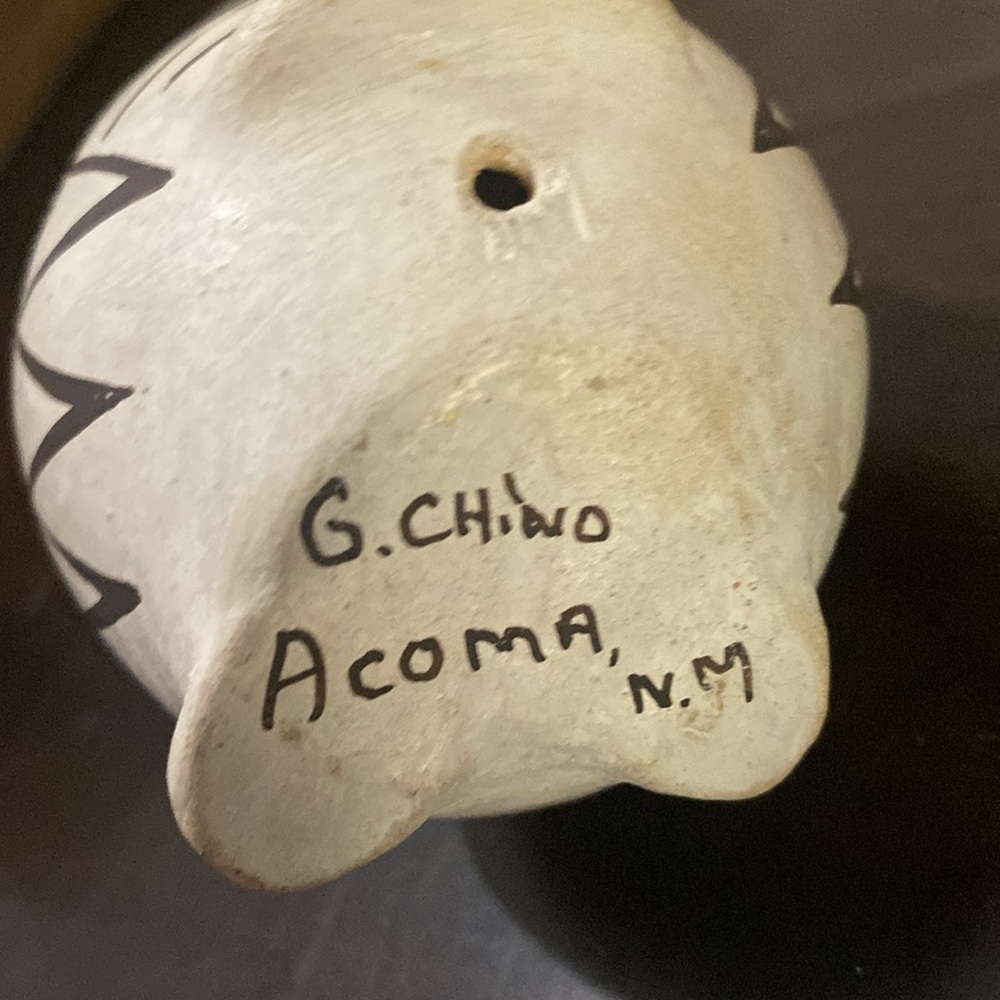 Highly collectible Acoma Pueblo New Mexico Pottery
Owl Figurine by Grace Chino - Picture 2 of 6